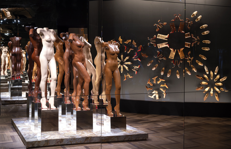 Christian Louboutin: L’Exhibition[niste]