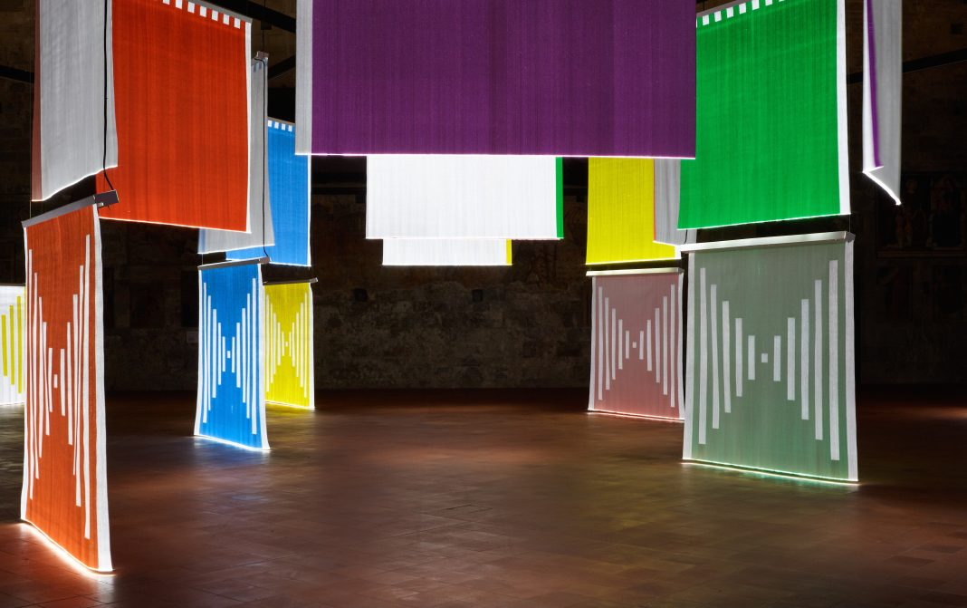 Al momento stai visualizzando La mostra di Daniel Buren per illuminare Bergamo